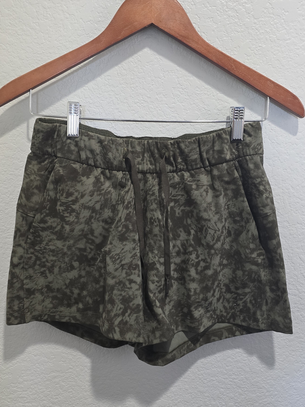 Lululemon On The Fly Shorts Full-On Luxtreme Green Tie Dye Print Drawstring